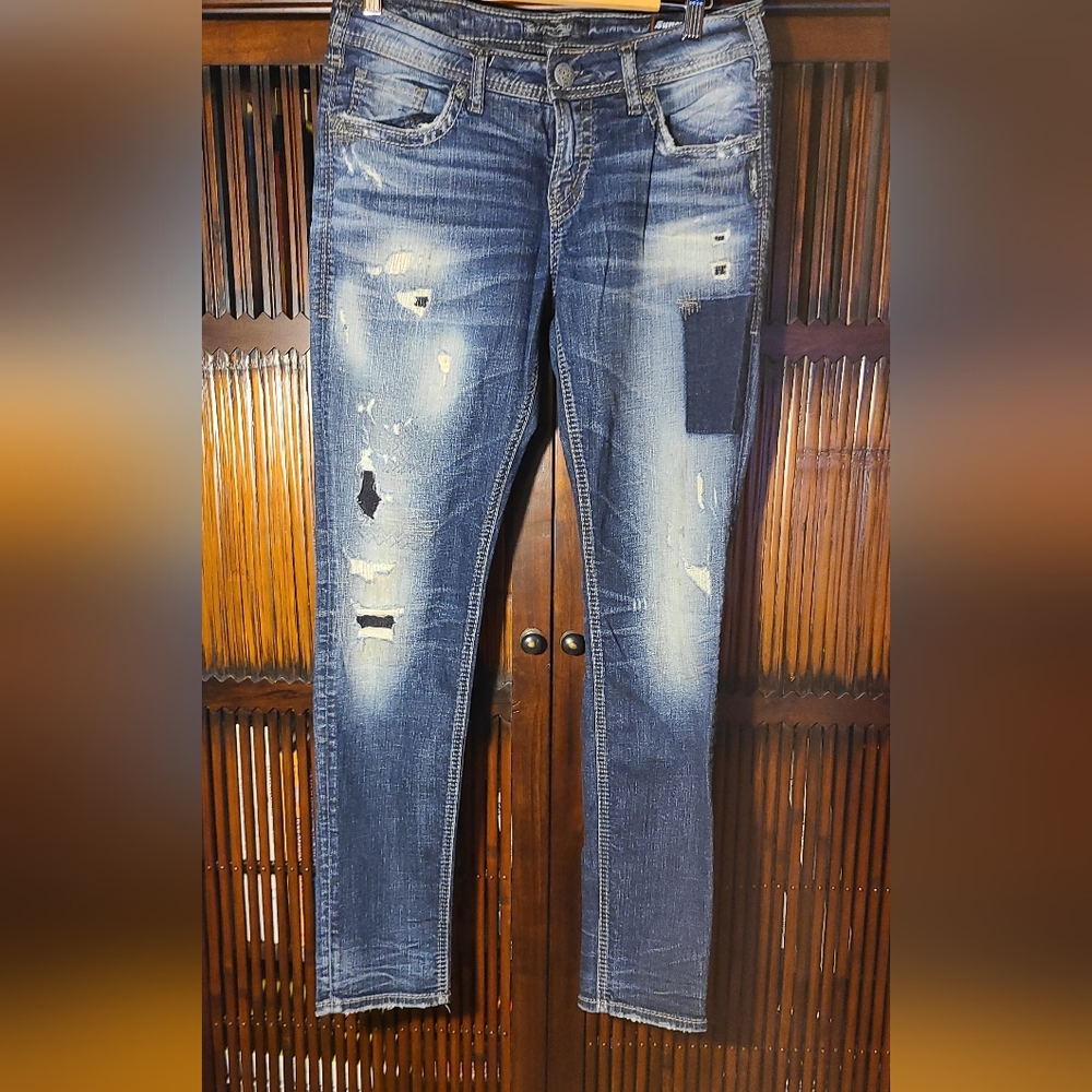 Silver jeans boyfriend jean with destruction with stitch and repair detail sz 28